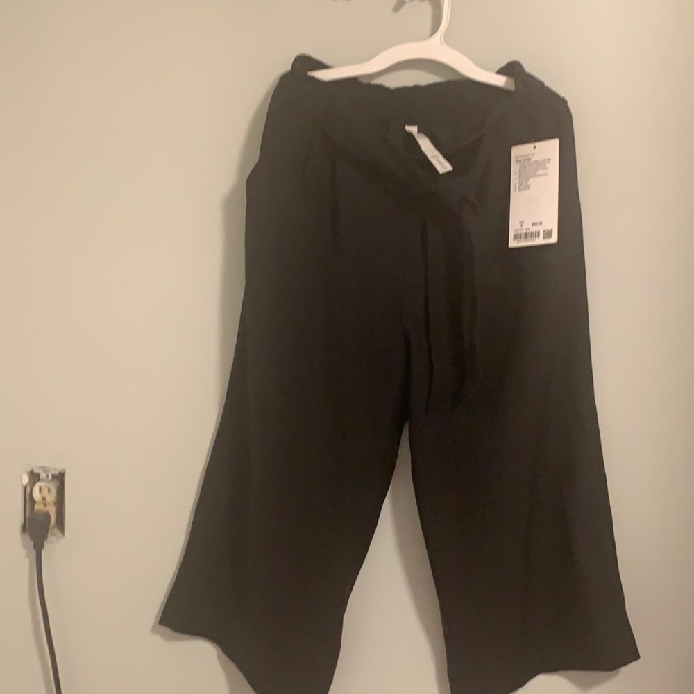 Lululemon noir crop pants